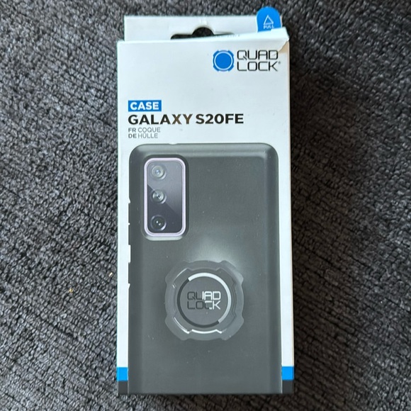 Quad lock Galaxy S20FE case BRAND NEW IN BOX! - Picture 1 of 3